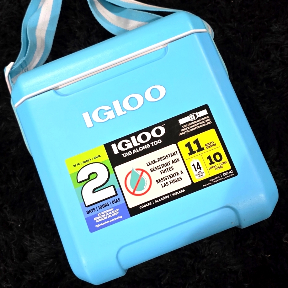 Blue igloo cooler